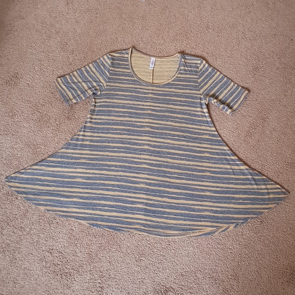 LuLaRoe Shirt - Picture 5 of 8